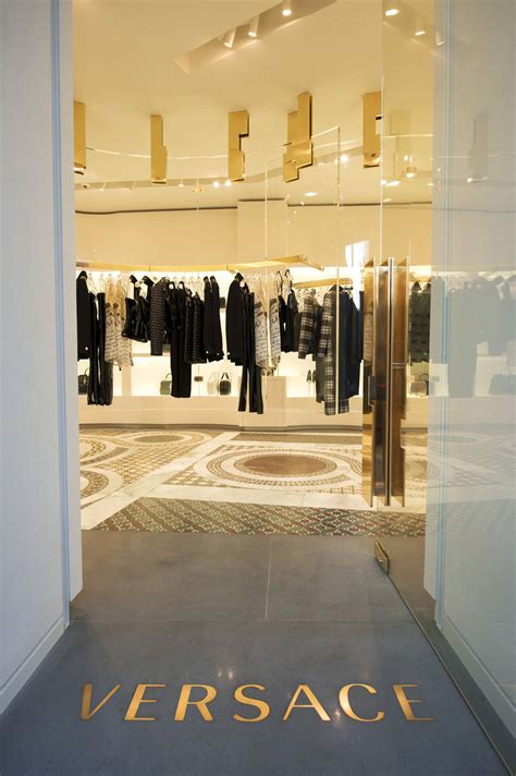 versace roma fiumicino aeroporto store roma|Versace .